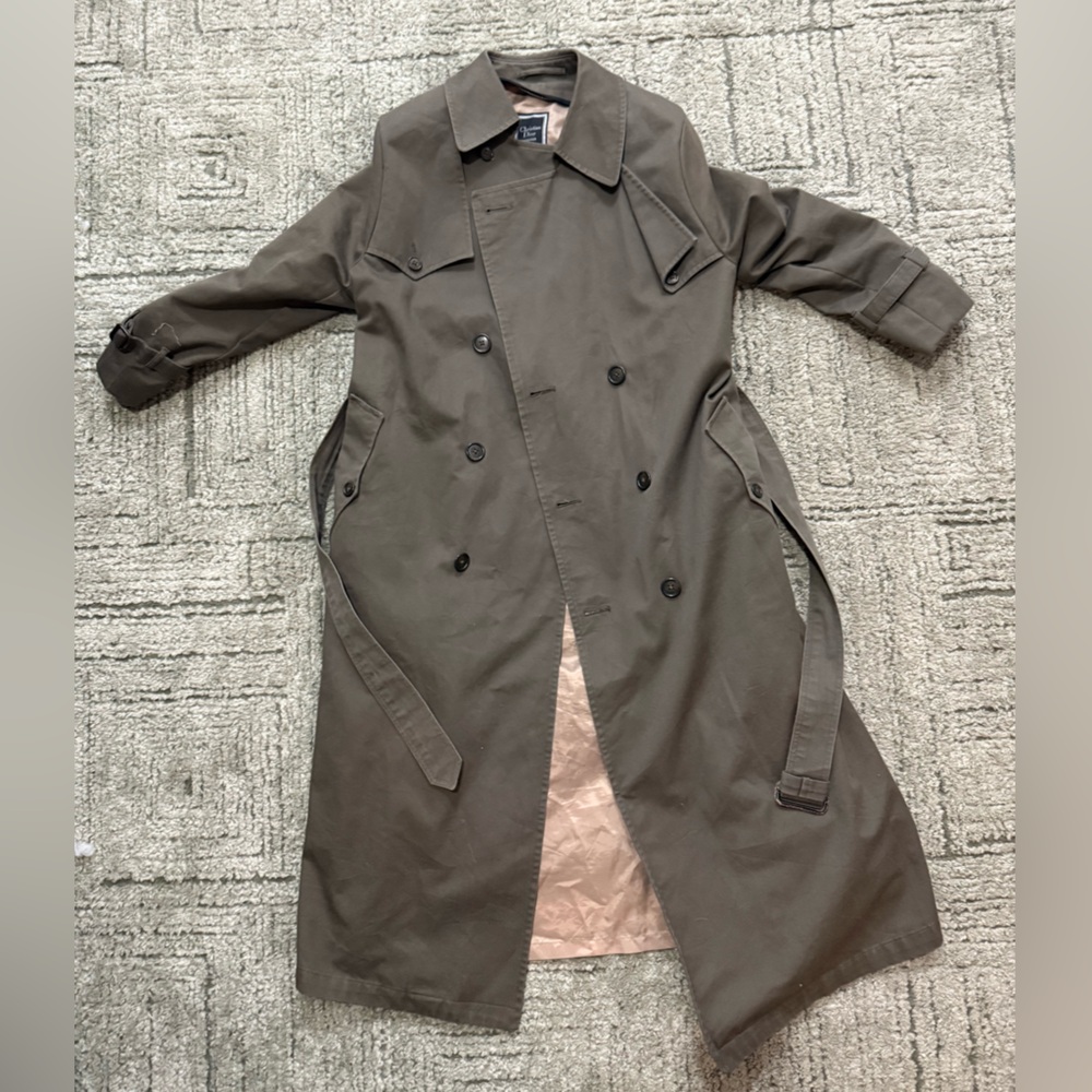 Dior Trench Coat fit 2/4
60% cotton,40% polyester, Sleeves 21.5 
Length long 48